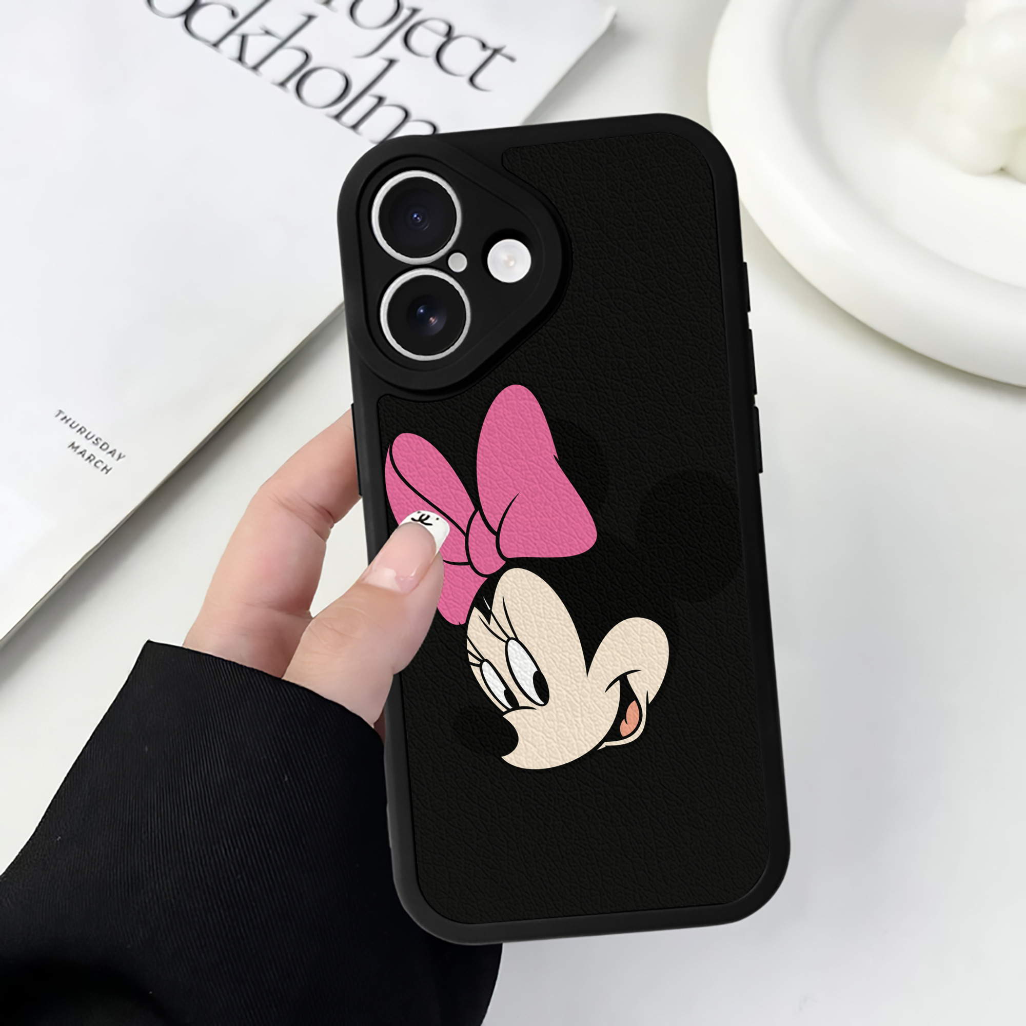 （画像用） ミッキーマウス Mickey Mouse 【iPhone 16シリーズ対応】シリコンスマホケース（レザー調） 材質：シリコン